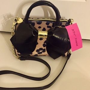 🛑Final Days🛑 Betsy Johnson Crossbody